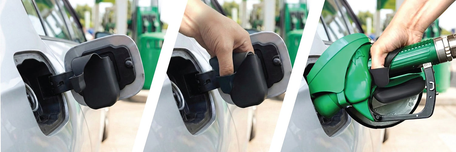 TankBuddy handschoen gebruikt tijdens het tanken om contact met bacteriën op de tankpomp te vermijden.